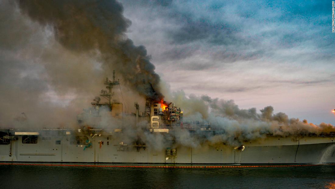 USS Bonhomme Richard: Scheepsbrand kan jarenlang de Amerikaanse vloot in de Stille Oceaan belemmeren