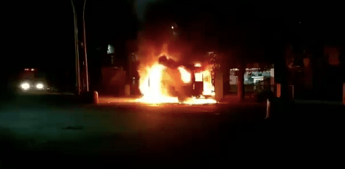 Ambulance in brand gestoken, stenen bekogeld in ziekenhuis na de dood van Covid-19 patiënt in Karnataka’s Belagavi