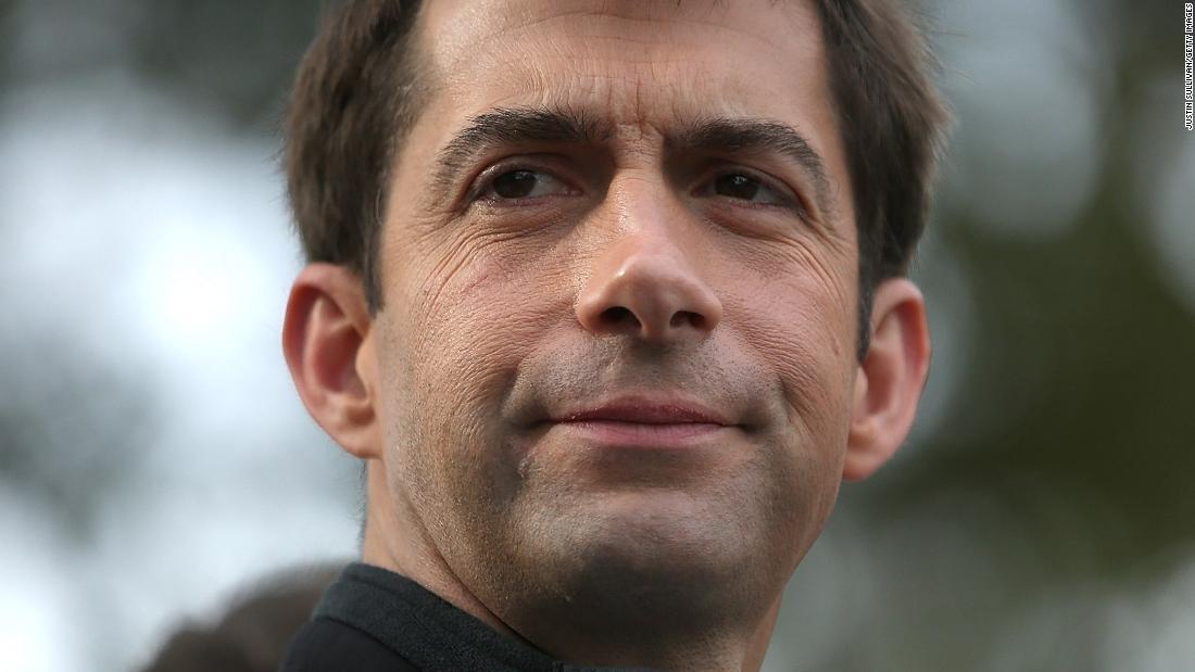 Tom Cotton beschrijft slavernij als een ‘noodzakelijk kwaad’ om te voorkomen dat scholen 1619 Project onderwijzen