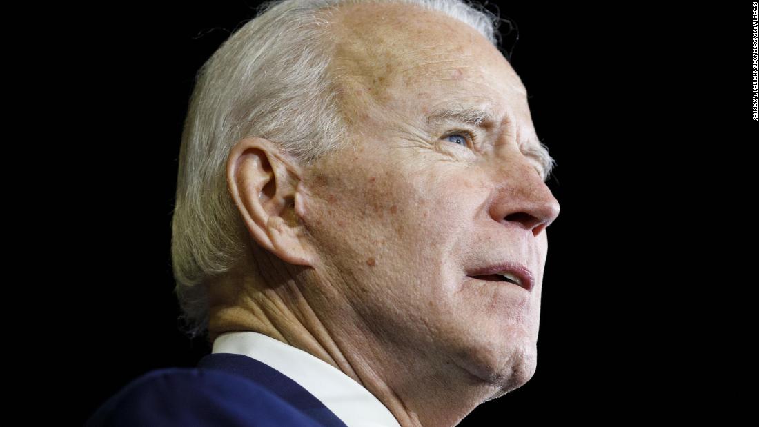 Joe Biden verkleint zijn VP-lijst, met Karen Bass als een van de belangrijkste kanshebbers