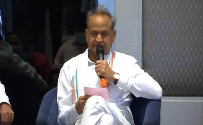 Ashok Gehlot spreekt over BJP “Luring” Congress MLA’s, Oust Government