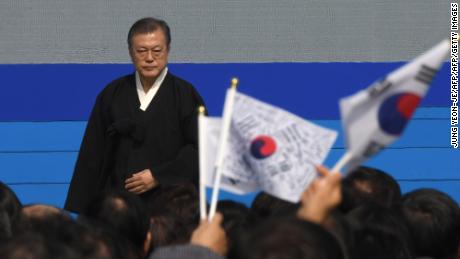 "Wrede behandeling en misbruik van sporters zijn erfenissen van weleer die met geen enkel woord te rechtvaardigen zijn," zei president Moon Jae-in. 