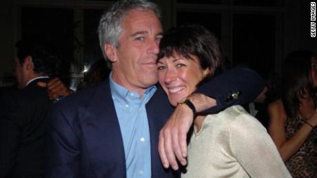 Ghislaine Maxwell klaagt het landgoed van Jeffrey Epstein aan om haar juridische en beveiligingskosten te betalen