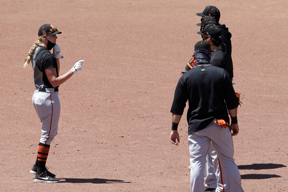 Giants ‘Alyssa Nakken schrijft geschiedenis als eerste vrouwelijke MLB-coach
