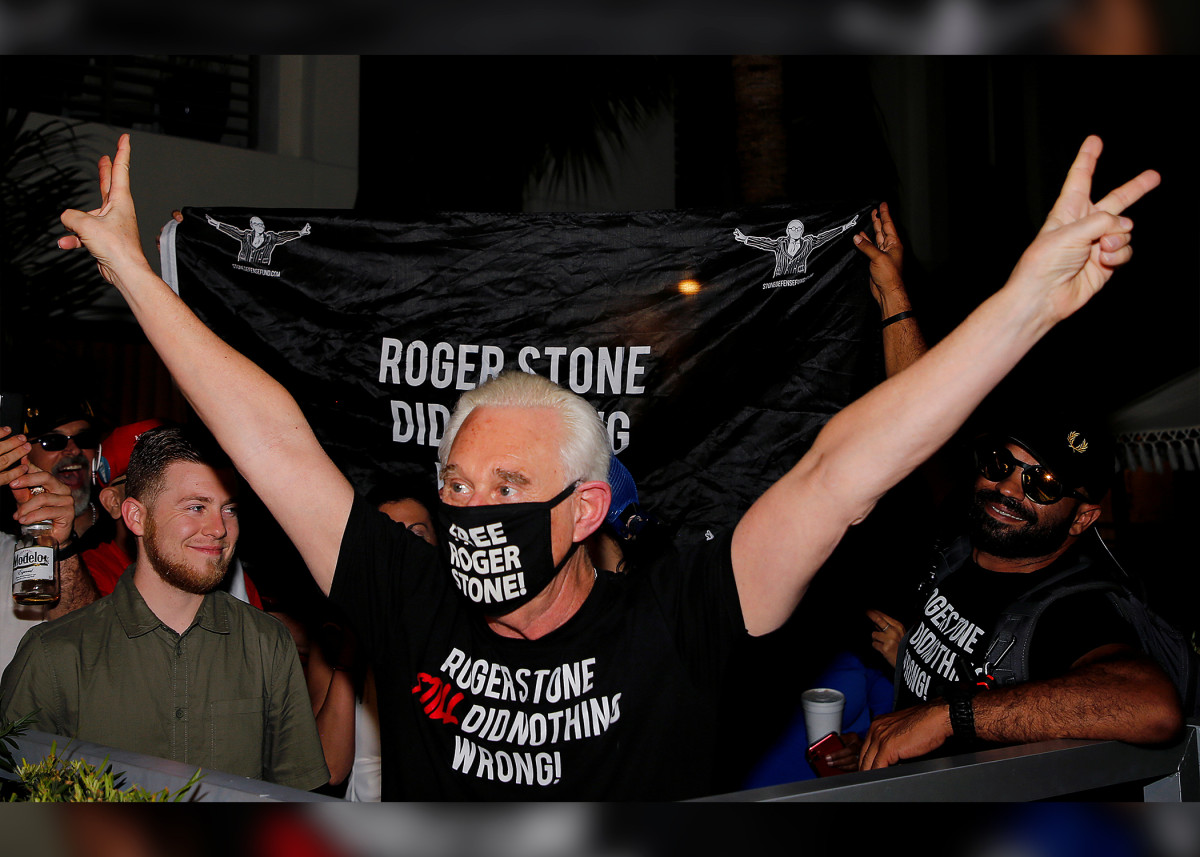 Roger Stone ‘dankbaar’ Trump zette zijn gevangenisstraf om