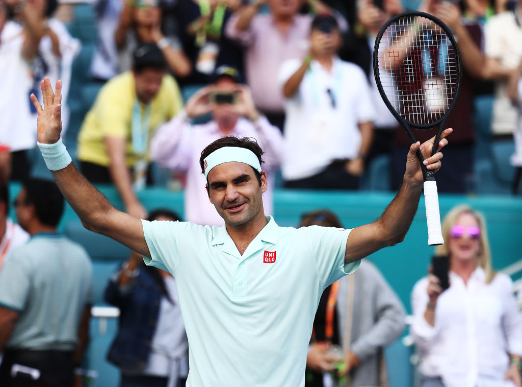 Roger Federer om ‘rooftop tennis’-sensaties naar Rafa Nadal Academy te sturen