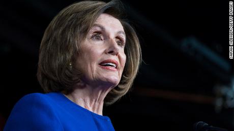 Pelosi noemt Trump & # 39; s coronavirus-hulp bij uitvoerende acties & # 39; absurd ongrondwettelijk & # 39;