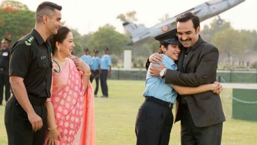 Gunjan Saxena filmrecensie: Dit is wat Taran Adarsh, Sumit Kadel en andere critici zeggen over de film van Jahnvi Kapoor