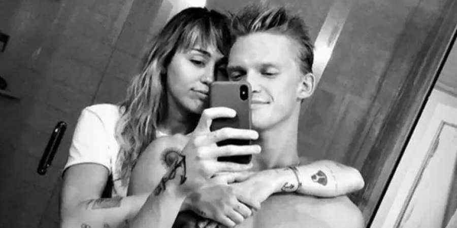 Miley Cyrus bevestigt split met Cody Simpson op Instagram Live-video