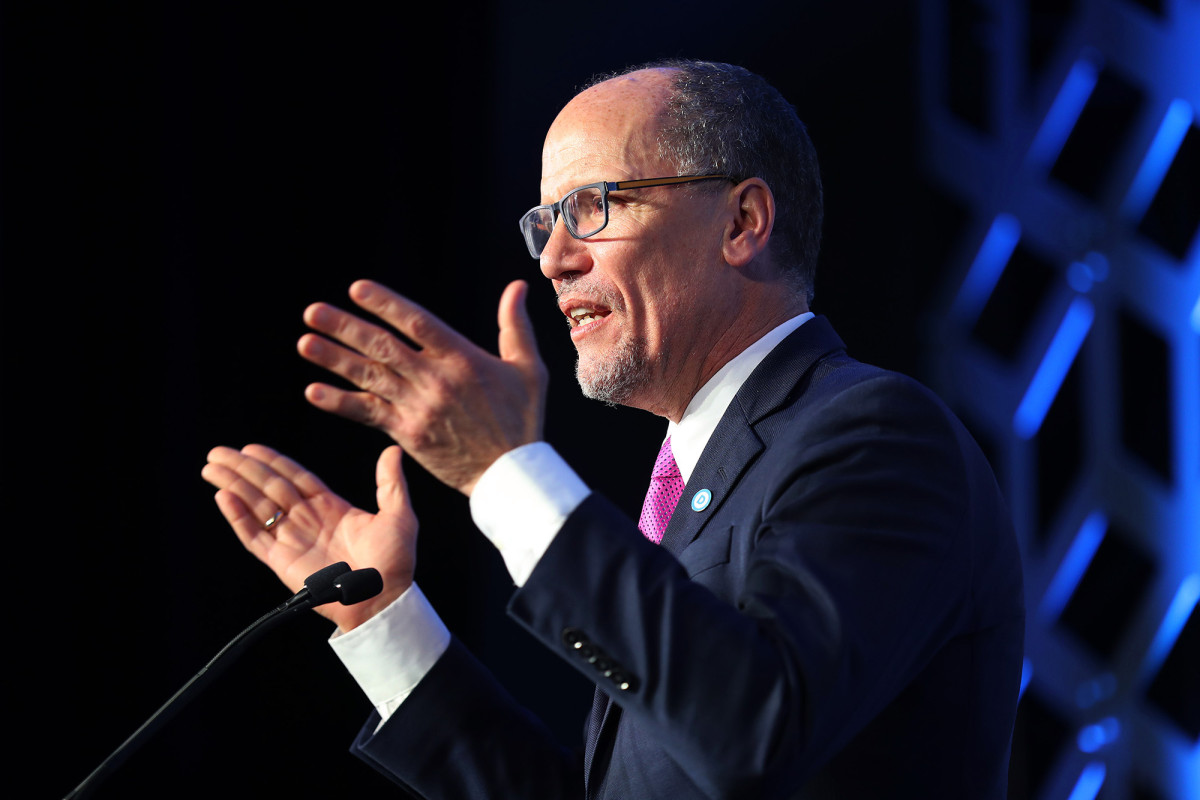 DNC-voorzitter zegt dat caucuses moeten eindigen na het debacle in Iowa in 2020