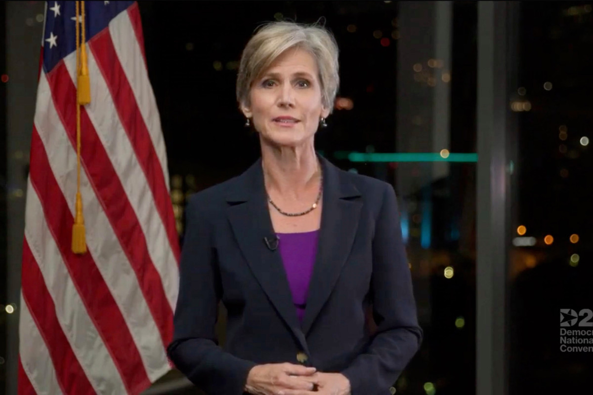 Sally Yates beschuldigt Trump van 'kruipend' over Poetin in spraak