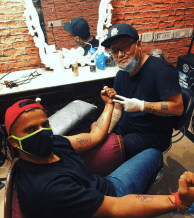 Suresh Raina krijgt een tatoeage