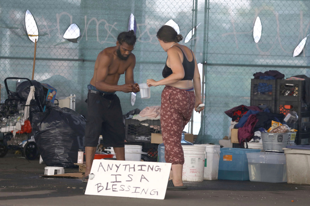 Dakloze kampementen laten zien dat de 'soft love'-benadering van NYC mislukt