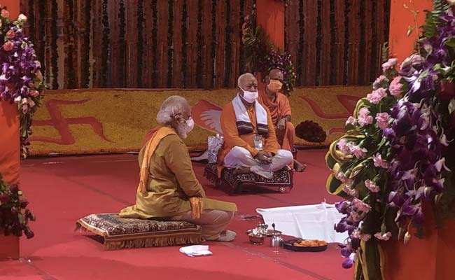 PM Narendra Modi terug in Ayodhya na 29 jaar, legt zilveren steen voor Ram Temple